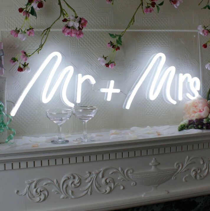 Mr + Mrs  Led Neon