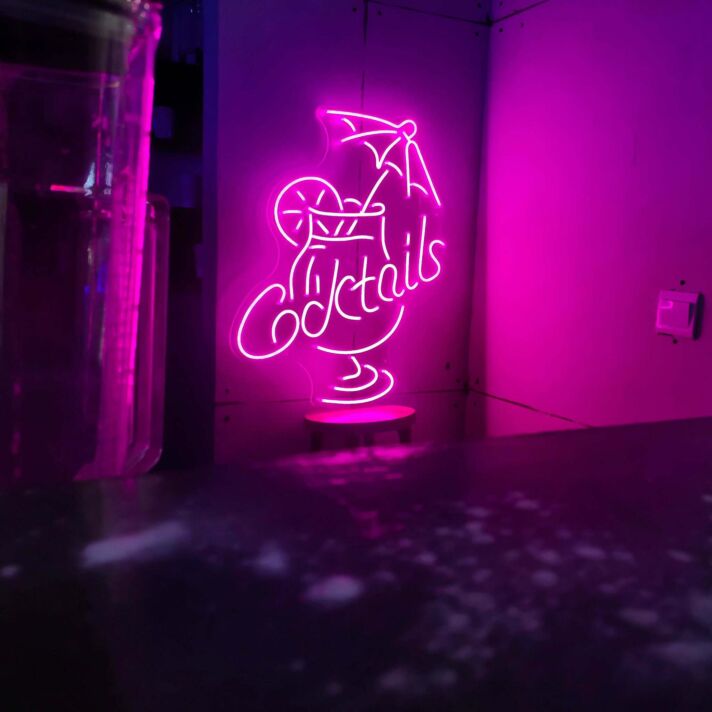 Customize 'Cocktail' neon sign