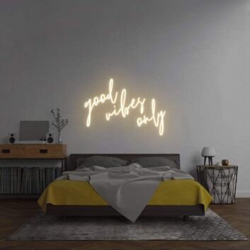 Good Vibes Only&#39; Neon Sign