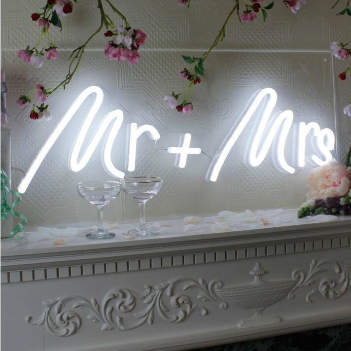 Mr + Mrs  Led Neon